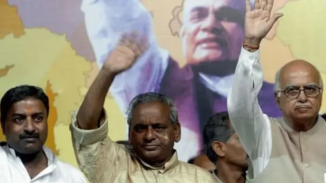 विनय कटियार, कल्याण सिंह और लालकृष्ण आडवाणी.