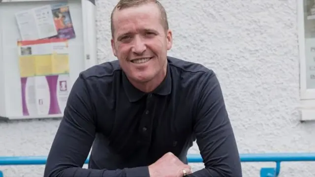 Дэйв Хигхэм баңгизатка байланып калгандарга жардам берет