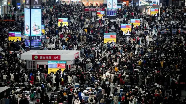 Вокзал в Шанхае перед новогодними каникулами