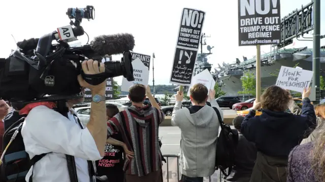 Протестующие встречают Трампа в Нью-Йорке