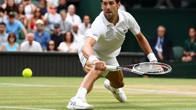 Novak Đoković na terenu.