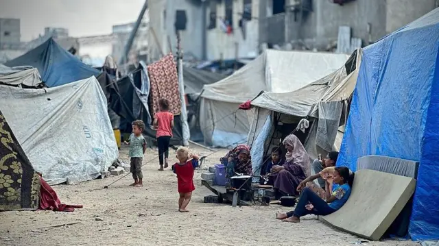  فلسطينيون أجبروا على النزوح في خان يونس في سبتمبر أيلول 2024، بلا ماء ولا صرف صحي، ولا غذاء