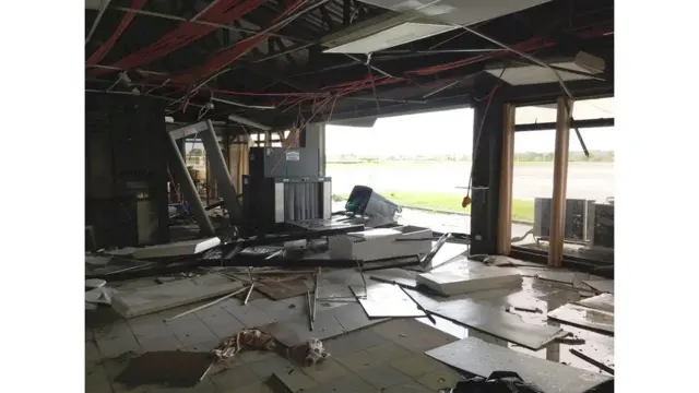 Аэропорт Тугегарао после удара стихии.