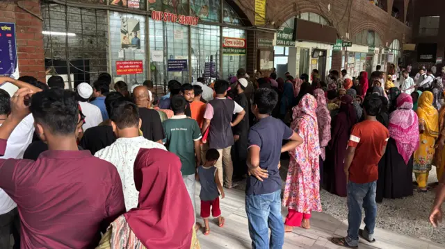 হাসপাতালে চিকিৎসা নিতে ভীড় করেছেন অনেকে