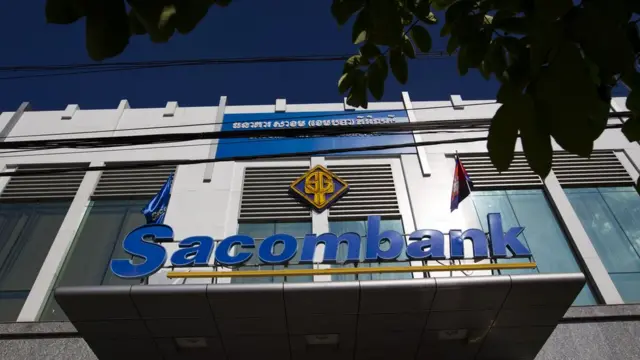 Trầm Bê, nguyên Phó Chủ tịch Hội đồng Quản trị của ngân hàng Sacombank, và cả chục lãnh đạo các ngân hàng khác đã bị bắt giam vì những khoản tiền cho vay bừa bãi khiến nhiều ngân hàng sụp đổ tài chánh