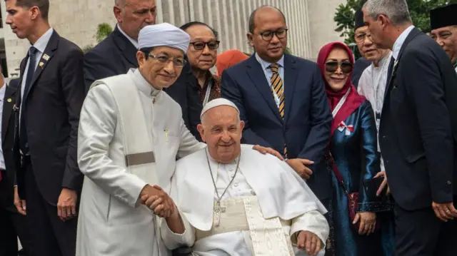 پاپ فرانسیس و نصرالدین عمر، امام جمعه مسجد جامع استقلال اندونزی