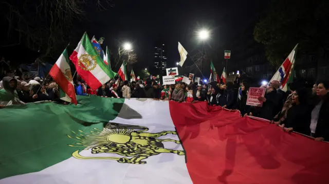 مظاهرات تضامنية مع الإيرانيين