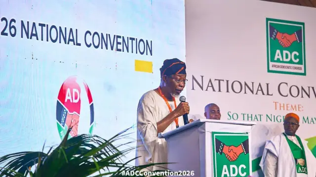 Ọgbẹni Rauf Aregbesola , Akọwe apapọ ADC ti kootu yọ kuro ree lasiko to n sọrọ nibi ipade ẹgbẹ naa ti wọn pe ni ADC Convention 2026 