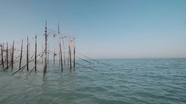 هيكل حديدي موضوع مياه جزيرة فيلكا