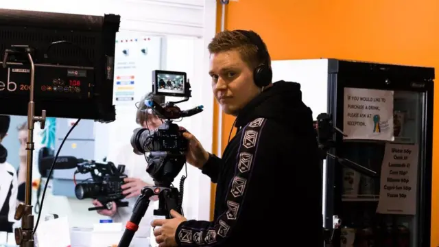 埃爾馬科夫拍攝影片