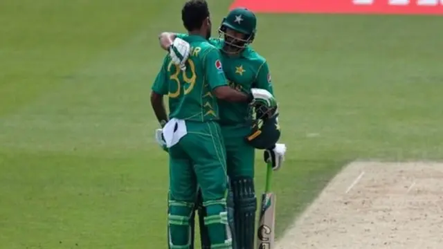 பாகிஸ்தான் தொடக்க ஆட்டக்காரர்கள் இருவரும் அரைச்சதம்