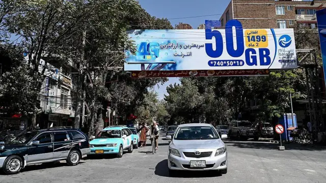 బ్రాడ్‌బ్యాండ్, మొబైల్స్, ల్యాండ్‌లైన్స్‌ 