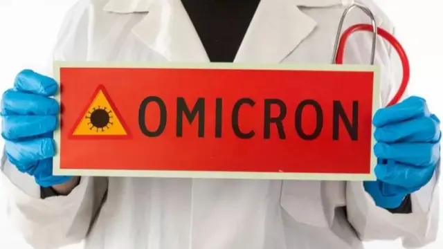 ఒమిక్రాన్ ప్రాణాంతకమా లేక తేలికపాటి లక్షణాలతో తగ్గిపోతుందా అని చెప్పేందుకు మరింత డేటా అవసరమని నిపుణులు అంటున్నారు.