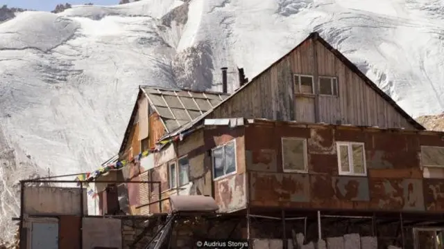 Ilmuwan Lithuania Aušra Revutaite tinggal di daerah terpencil di pegunungan Tian Shan di Kazakhstan selama 30 tahun