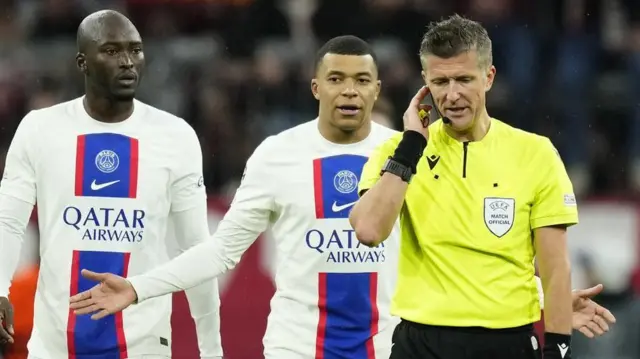 Kylian Mbappe (hagati) ni we mukinyi amaze gutsindira ibitsindo vyinshi PSG muri kahise kayo