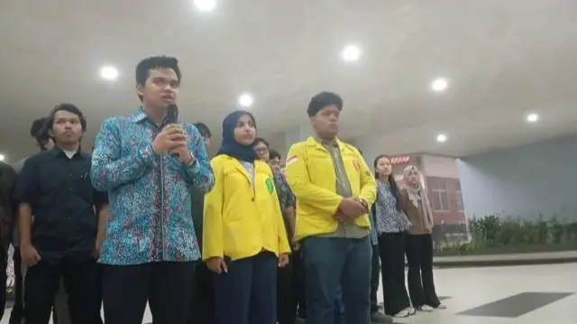 Konferensi pers kasus pelecehan seksual di FH UI di Pusat Kegiatan Mahasiswa Universitas Indonesia, Depok, Jawa Barat, Selasa (14/04).