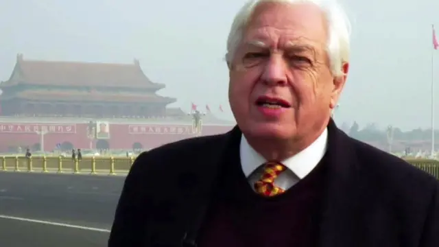 Джон Сімпсон на площі Тяньаньмень, 2016 рік