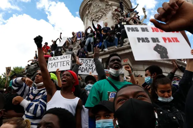 Протесты в Париже