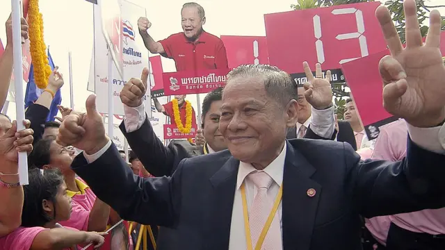 นายบรรหาร ศิลปอาชา อดีตนายกรัฐมนตรี และอดีตหัวหน้าพรรคชาติไทย