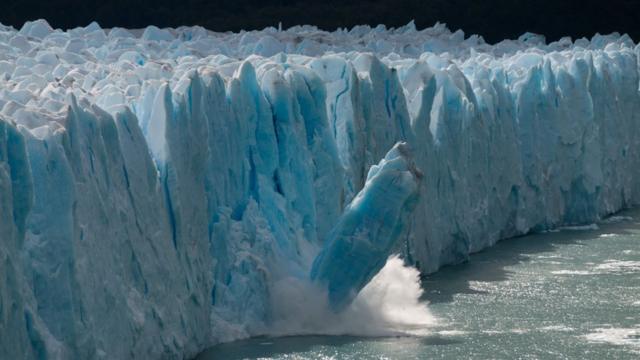Partos de hielo en el glaciar Perito moreno