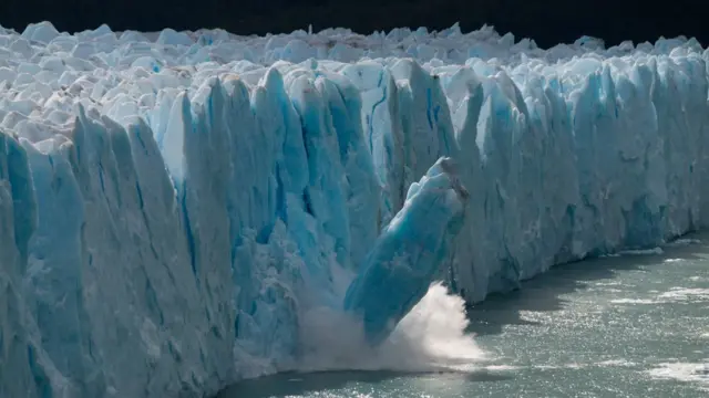 Partos de hielo en el glaciar Perito moreno