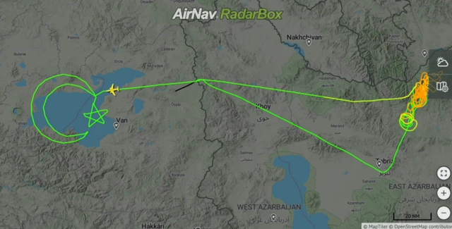پهپاد آکینجی بر فراز دریاچه وان نمادی از پرچم ترکیه را ترسیم کرد
