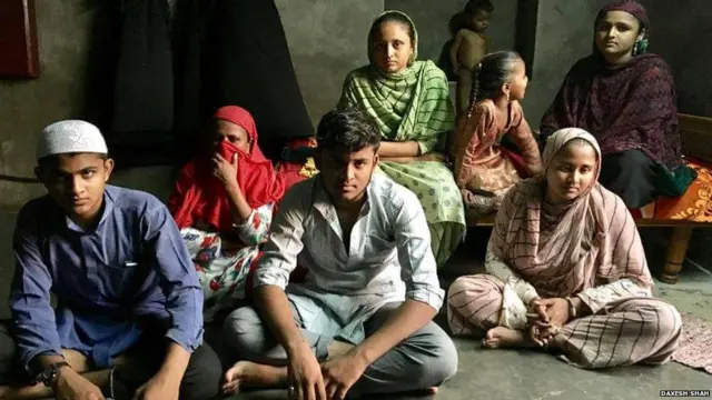 ગોધરાના સિગ્નલ ફાળિયા વિસ્તારમાં રહેતા દોષિત રમઝાની બિન યામીન બહેરાના પરિવારની તસવીર