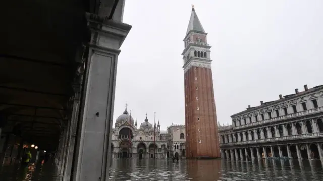 Torre y Plaza de San Marcos en la mañana de este miércoles.