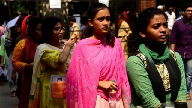 বিশ্ববিদ্যালয় ছাত্রী