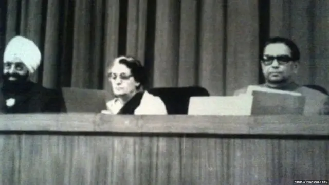 इंदिरा गांधी और ज्ञानी जैल सिंह के साथ बीपी मंडल