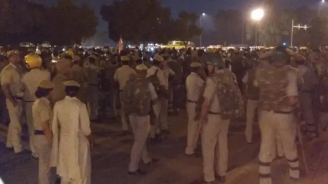 இந்தியாவில் பெண்கள் வெளியே வர அஞ்சுகின்றனர்: ராகுல் காந்தி