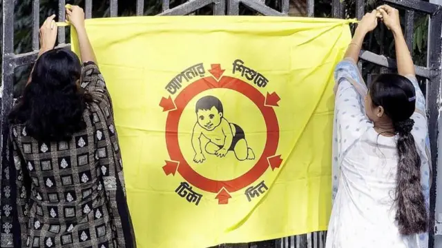 সম্প্রসারিত টিকাদান কর্মসূচির আওতায় থাকা হামসহ অন্যান্য টিকার মজুত কতটা আছে তা নিয়েও প্রশ্ন উঠছে।