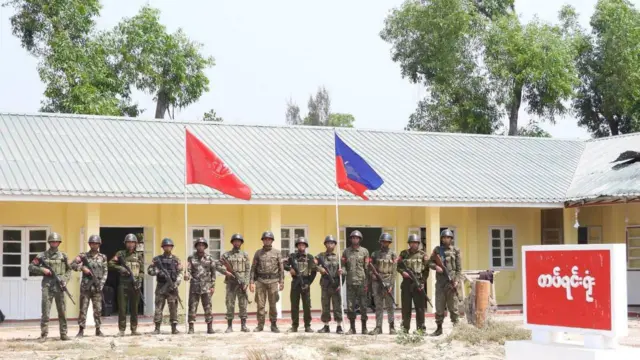 စစ်တပ် စကခ - ၁၅ လက်အောက်ခံတပ်စခန်းတစ်ခုကို အေအေသိမ်းပိုက်ခဲ့စဉ် (ပုံဟောင်း)