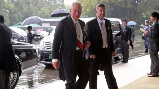 El príncipe Carlos llega al Palacio Imperial para asistir a la ceremonia de proclamación de Nahurito.