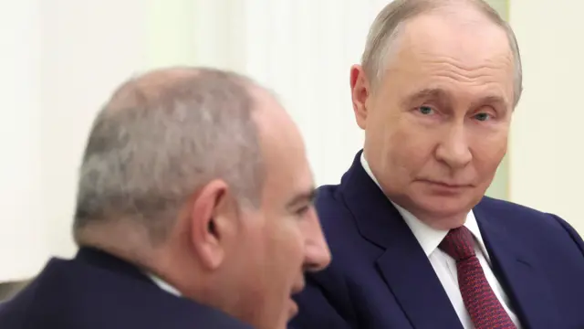 Путин Арменияга ажырашууну сунуштап жатат, бирок Ереван эч нерсени өзгөрткүсү келген жок