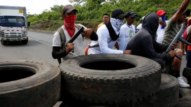 Barricada y manifestantes en Nagarote.