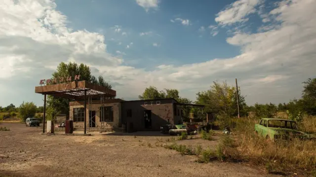 Заправку, про яку йде мова у фільмі, спеціально звели на околиці міста Старобільськ