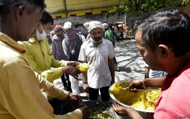 कोरोना के दौर में मदद
