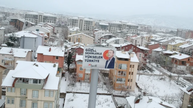 Isparta, Adalet ve Kalkınma Partisi'nin ve genel olarak sağ partilerin güçlü olduğu bir kent.