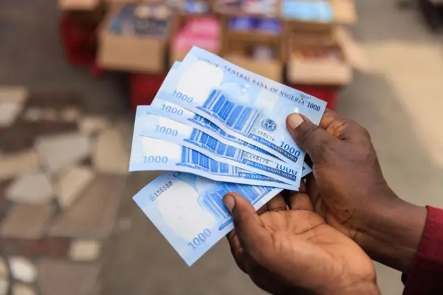 Hand hold new N1,000 notes