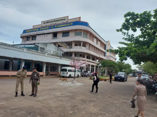 စာသင်ကြားတာမရှိတော့တဲ့ စူရတ်ဌာနီ နည်းပညာကောလိပ်ထဲမှာ မေတ္တာရိပ်ကျောင်းကို ဖွင့် ထားတာဖြစ်ပါတယ် 