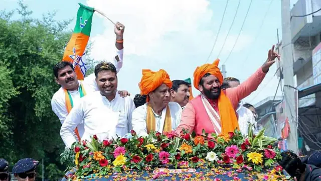 हरियाणा के मुख्यमंत्री नायब सिंह सैनी और बीजेपी के अन्य नेता