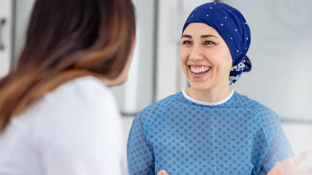 Mujer que ha recibido quimioterapia