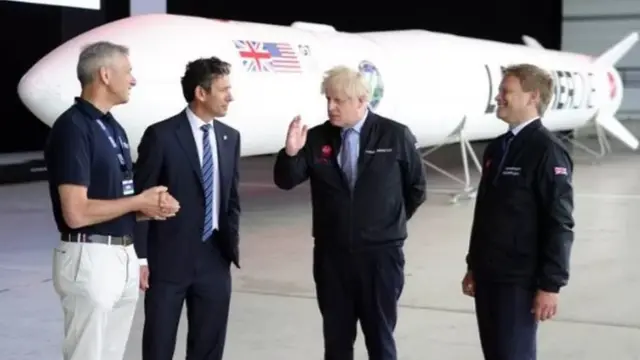 Sawirkii asalka ahaa oo 2021 ay downing street soo bandhigtay
