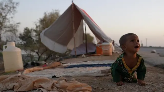 سیلاب سے متاثرہ بچے