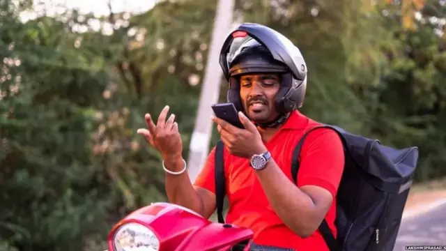 मूनलायटिंग