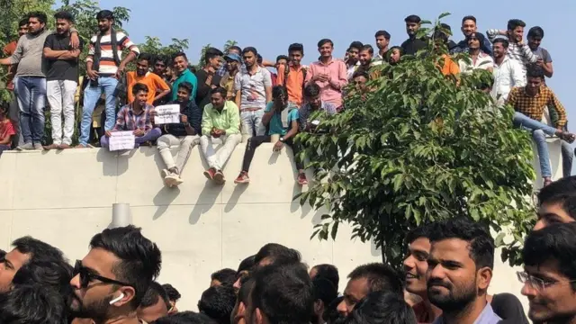 વિરોધ કરતાં વિદ્યાર્થીઓ