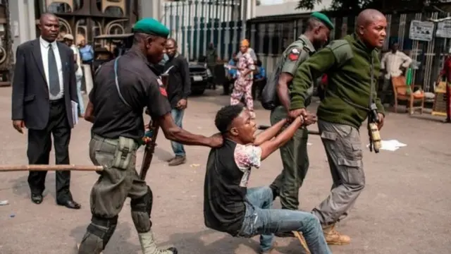 N'otu ụzọ maọbụ nke ọzọ, ha na ndị mmadụ na-enwe mmekọrịta dị iche iche n'oge niile kwa ụbọchị nke mere e ji asị na ''Ndị uweojii bụ enyi gị"