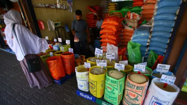 සහල් ව්‍යාපාරිකයන් නාඩු සහල් තොග රැස් කරගෙන වෙළඳපොලට නිකුත් නොකර සිටින බවට චෝදනාවක් 