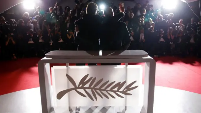 المخرج طارق صالح، الحائز على جائزة أفضل سيناريو عن فيلم "فتى من الجنة"، ومخرج "مثلث الحزن" روبن أوستلوند